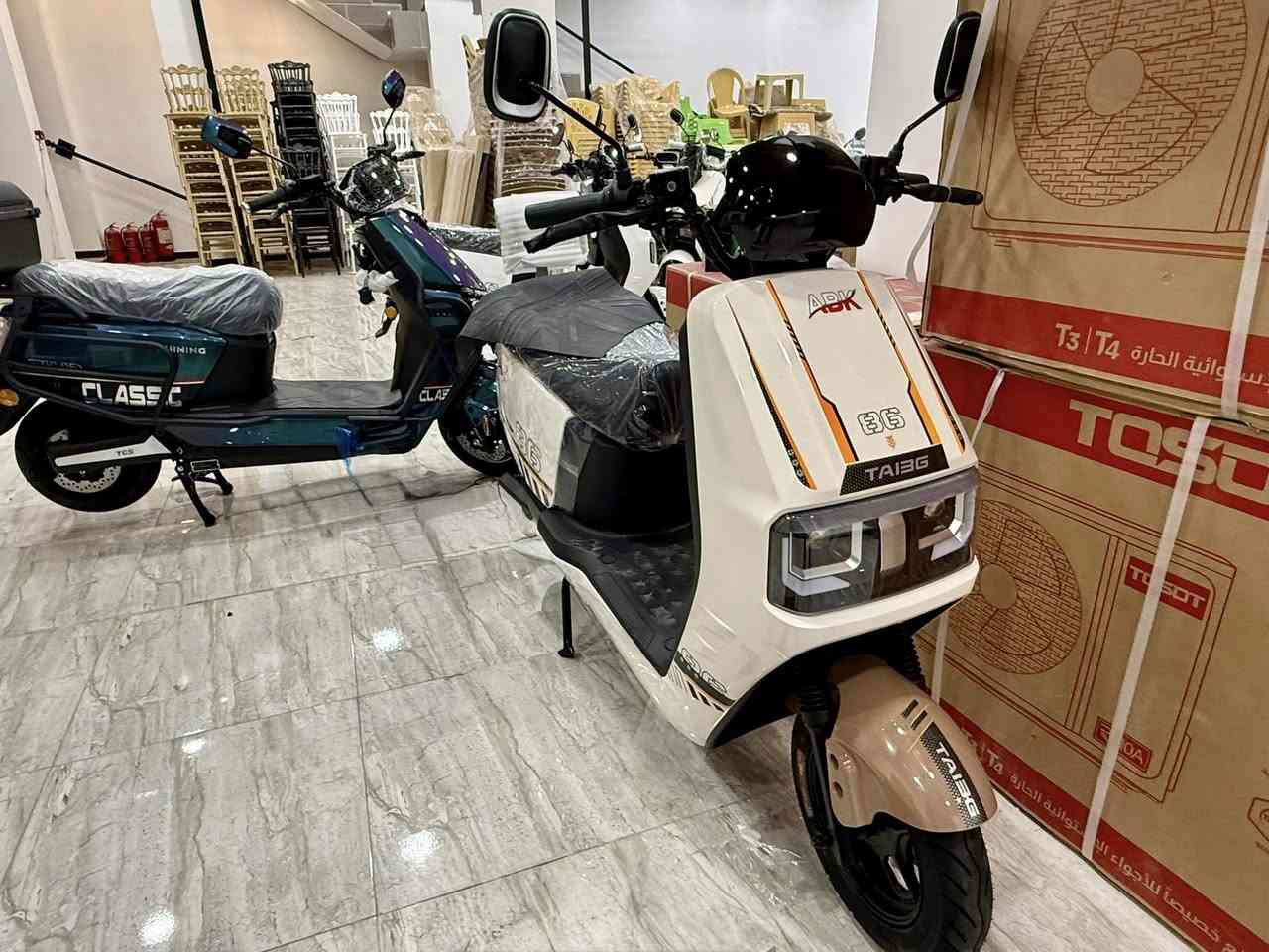 ⚡🔥 وصلت الان أحدث الدراجات الكهربائية 🔥⚡

🏍️ #دراجة_الصاعقة – قوة وتحمل بمواصفات احترافية 💥

✨ أهم المواصفات:

⚡ ملف 2000 حقيقي  
🔋 بطارية كرافين أصلية  
🛞 إطار جبلي مقاس 10 و12 ويل كب  
🛡️ مدرعة بالكامل لتحمل أقوى الاستخدامات  
🔑 تشغيل سويج + بصمة + كارت  
💧 كيبلات Waterproof ضد الماء  
🔥 عقل يتحمل حرارة عالية 35A و38A  
🛑 منظومة فرامل TCS مانع انزلاق  
🚀 مثبت سرعة لقيادة أكثر راحة

🏍️🏍️🏍️🏍️🏍️🏍️🏍️🏍️🏍️🏍️🏍️

🚨 كما تتوفر ماطورات الشحن موديل 2026 بأحجام ومواصفات متعددة وبطاريات #كرافين أصلية وتحمل عالي للاستخدام اليومي 🏍️🔋
🏍️🏍️🏍️🏍️🏍️🏍️🏍️🏍️🏍️🏍️🏍️

⭐ متوفر لدينا أيضاً:
🔋 #بطاريات_جرافين أصلية  
🔌 #شواحن_أصلية  
⚡ #ماطورات_ليثيوم

💰 البيع نقداً أو بالتقسيط المريح
لحاملي ماستر كارد مصرف الرافدين

🎁 توصيل مجاني داخل محافظة الانبار + هدية مجانية من المجمع (حقيبة دراجة) 

📞 للاستفسار والحجز:
 أبو طه: ***********
أبو يوسف: ***********

📍 العنوان:
حديثة – الشارع العام
بين نافورة حديثة وجسر الحويجة الحديدي

🔥 الكمية محدودة – احجز الآن قبل نفاد الكمية

#دراجات #الصاعقة #دراجات_كهربائية #تقسيط #حديثة #الانبار #مجمع_ابو_سلطان_التجاري
