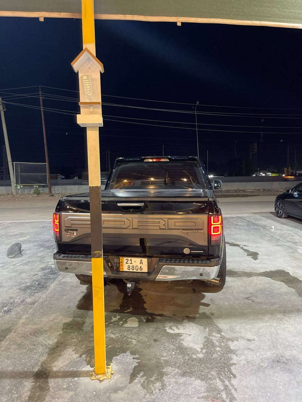 سلام عليكم للبيع او مراوس حسب القناعه  بيكم فورد 2016 كلين بدون حادث فول موصفات  8سلندر باب طويل بدي قصير سياره رقم سليمانيه بسمي تريد تحويل تريد وكاله  
سعره 215ورقه وبيه مجال قليل الشراي يتصل ويدلل 
***********
*********** مكانه بغداد التاجي
