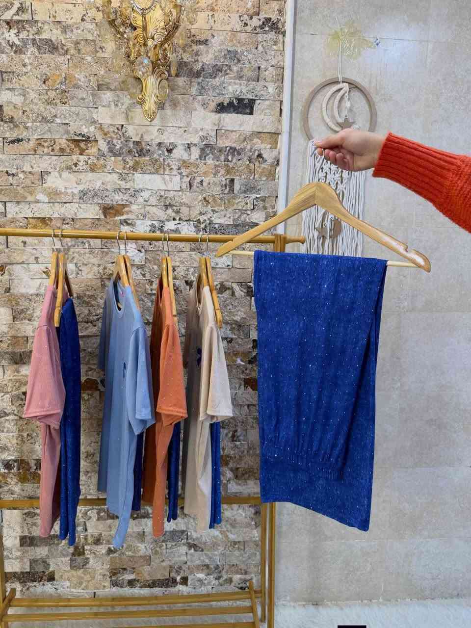 #عرض_تخفيضات_قطع_اخيره
تراك ستراس ✨
خامة درجه اولى مسيّم تخبل لبسها ناعم ومريح على الجسم 👌
متوفر بقياسات XL و XXL
#السعر ٧٠٠٠ قطعتين ب ١٥
يتوفر #توصيل الف دينار فقط


**إذا كنت صاحب هذا الإعلان وتريد حذفه لأي سبب، رجاءا أرسل رسالة إلى الدعم الفني**