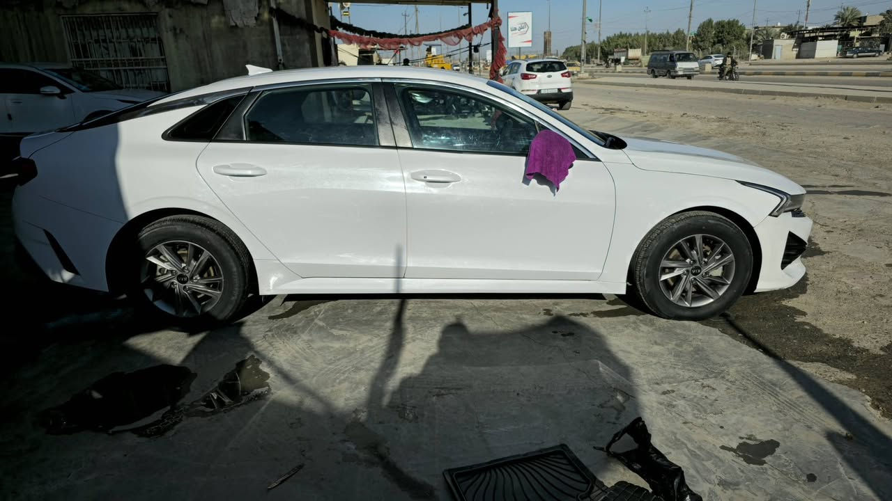 السلام عليكم K5 مديل 21 سيارة وارد أمريكا فول ما عدا الفتحة السيارة معوقين باقي لها شهرين، وتصير حرة رقم بابل مكان ديوانية سعر 130 حادثة موجود بالصور ***********
