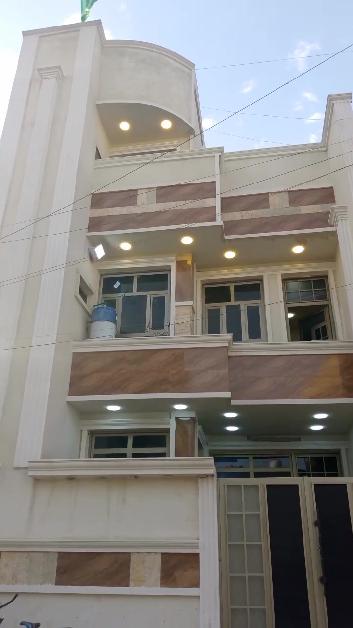 بيت للبيع 100 متر بلخطيب الزراعي شارع الشركه 3 فرع من شارع الضغط قرب سكله حيدر الكناني واجهه 7 نزال 14 ونص 3 طوابق 6 غرف نوم واستقبال ومطبخ كبير 4 غرف سويت تانكيات كبار عدد 2 كيزرات عدد 2 كبار 6 مغاسل 6 حمامات وطرمه كبيره موبايل ***********
