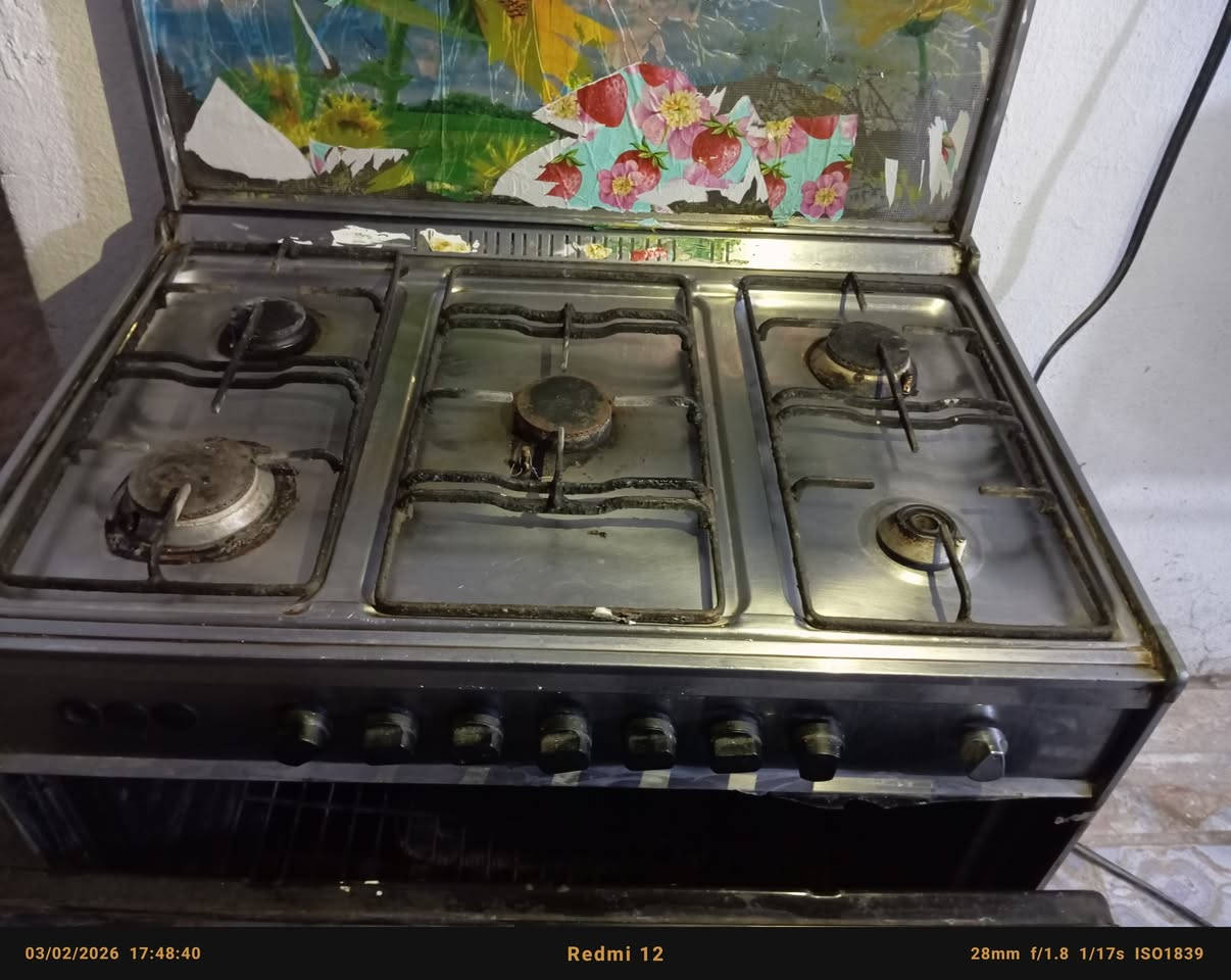 السلام عليكم
طباخ للبيع شغال 4عيون وحده عطلانه اصغر وحده 
السعر 200وبيه مجال 
المكان ال صكبان قرب جامعات الشطره بين الشطره والغرافة
للاستفسار عله هاذه الرقم  ***********
