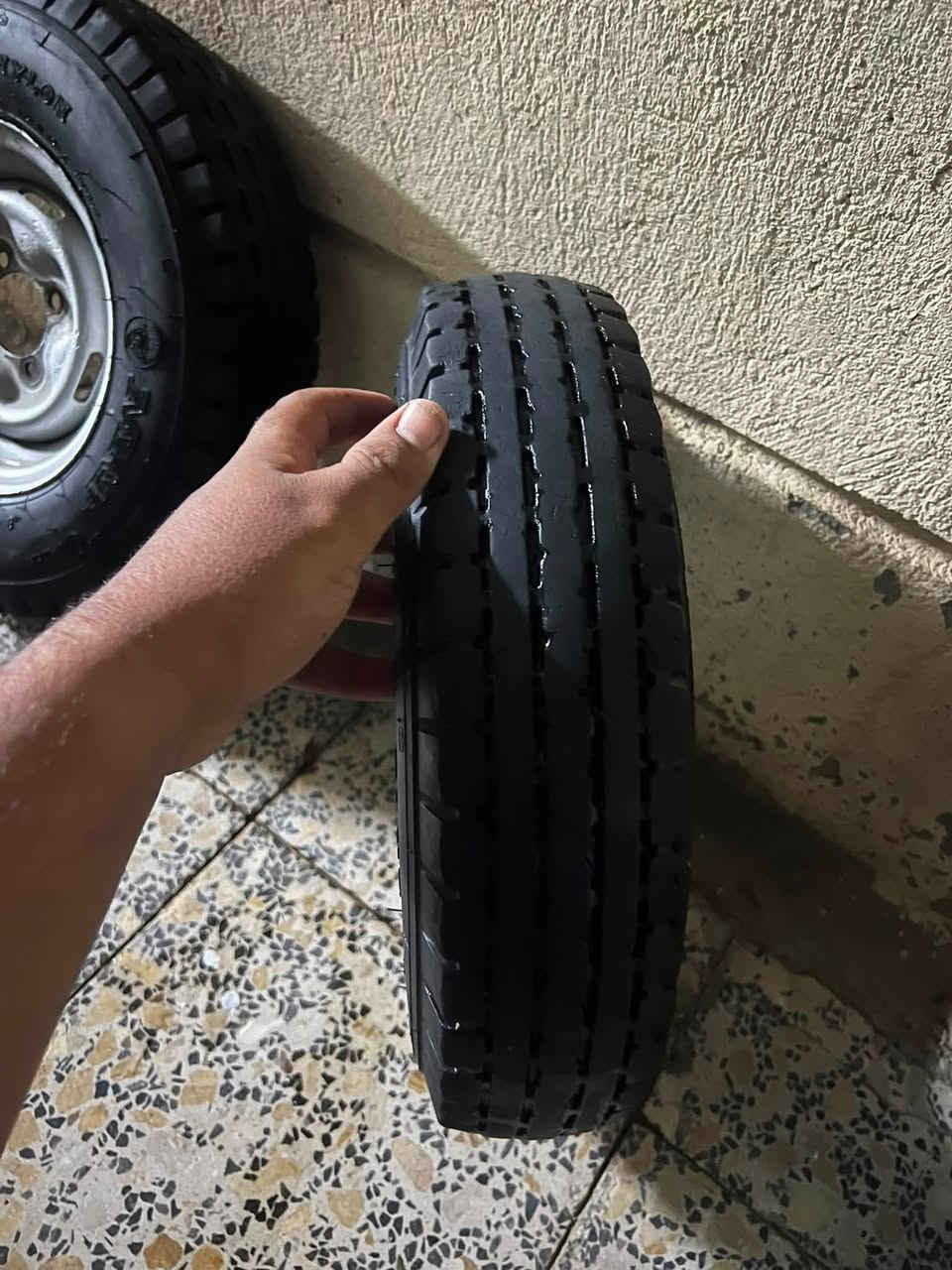 سلام عليكم تايرات جبلي ابو ختم لبيع مستعملات وبيهن واحد بي ويل ابو فتحه مكاني المحمودية حي عسكري ‭***********‬      ***********
