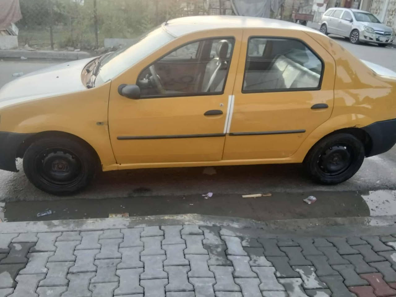 رينو لوكان 2009 للبيع جاهزه السيارة تبريد تدفئه كير محرك صدر امامي جديد صدر خلفي سنويه ساقطه السعر 33 الاتصال *********** موجود وتساب
