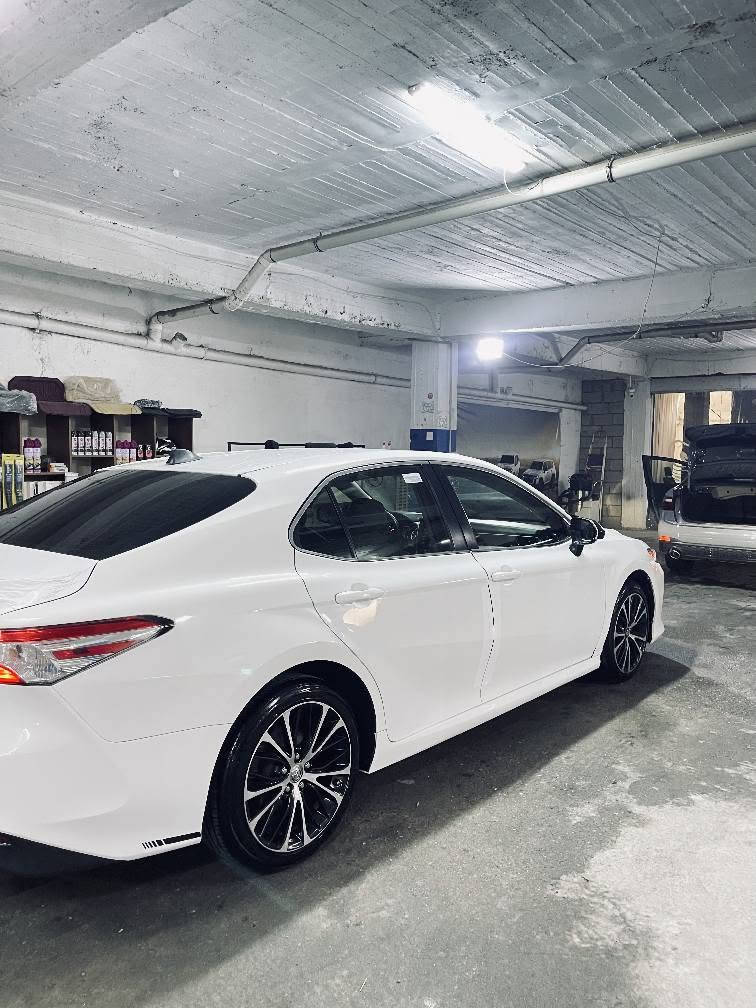 Toyota camri 
مۆدیل ۲۰۱۸ 
مواسەفات Le
٥ پارچە و بستيكي بوياخه پیشی که می ناوی گرتوه
که میک سقفي pdr 
سەیارەیوکی پاک و جوانە گێر و مەکینە و کارەبایەتی هەموی مەزبوتە کامل جوانکاری بۆ کراوە نرخی 136 وەرەقەیە و مامەڵەیەکی کەمی تێدایە
*********** كويسينجاك, أربيل
