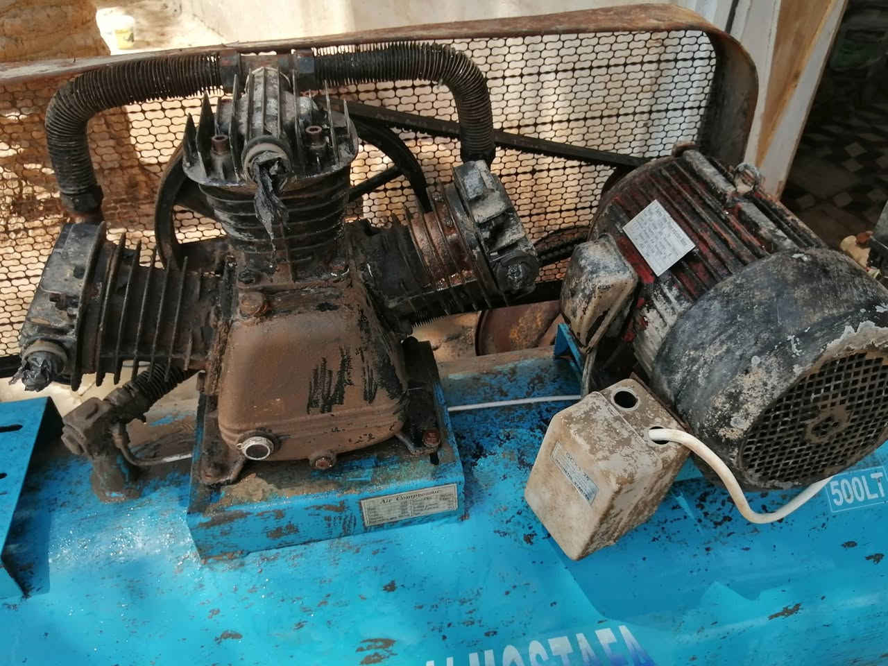 سلام عليكم
كمبريسر هواء للبيع
       حجم 500L
      ماطور 10 حصان 3فيز
     تاروسه 3بستم
      ضغط 8bar
مكان السماوه ***********
