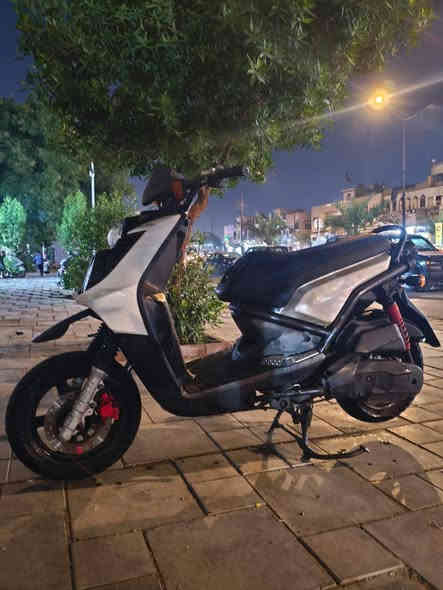 السلام عليكم ورحمه دراجه سكنس جبلي نوزل مواصفات مختلفه الدراجه مال رمبه على أيدي ما متعوبه  أورقاها موجوده محرك مكفول كفاله عامه كفرات بلادي نضيفه كبالك نضافه 90/100  دراجه خير من الله جديده مكان الأمين الثانيه شارع المركز رقم الهاتف:*********** ملاحضه متواجد واتساب
السعر 1250 وبيها مجال بسيط
