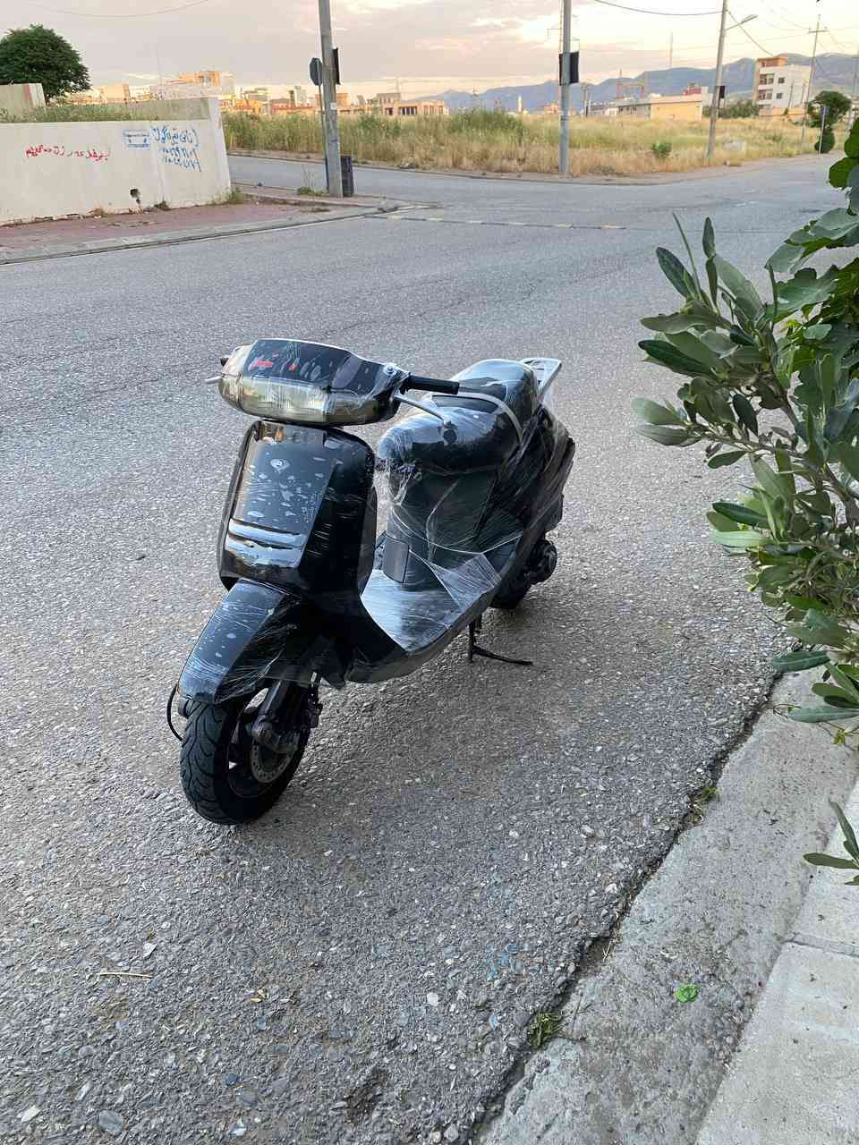 السلام علیکم بۆ فرۆشتن هۆندا لەیدی یابانی ئەسڵی مەکینەی 100cc بەشەرت یەک برغوی نەکراوە هەموو گیانی لەسەر بیلاد ماوەتەوە یەک عەیبی نییە هەموو گیانی ئیش ئەکات کارەبایی داشبوڵ دوگمە لایتی پێشو دوا ئیشارە گیچ سلف هندر مەکینەی بەشەرت یەک سلف ئیشەکا دەبڵەکانی زۆر نەرمە برێکی پێش و دواوە مەزبوتە        نرخی 370 هەزار ومەجالی تیایە شوێن سلێمانی بەکرەجۆ     ***********
