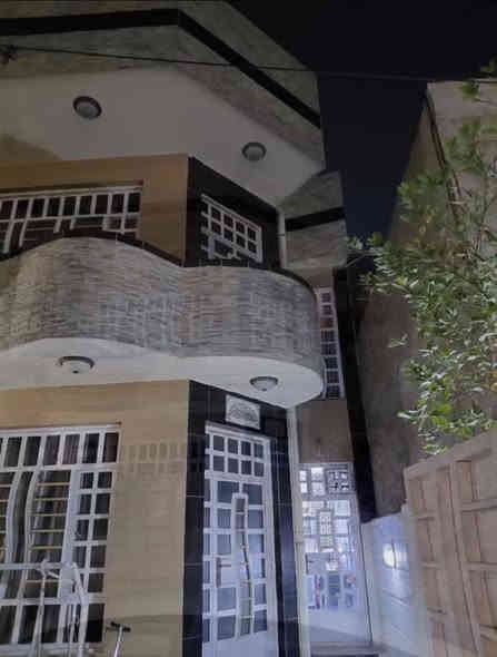 منزل للبيع في المنصور حي العربي 
واجهة 6.60 م مساحة 115 واقع حال بناء حديث في المنصور حي العربي مجاور حسينية المصطفى
طابق اول: استقبال + مطبخ مفتوح على الهول + غرفة نوم وحمام
طابق ثاني: 3 غرف نوم وحمام
طابق ثالث يوجد مخزن

للاستفسار بالتعليقات او الاتصال على الرقم ***********
