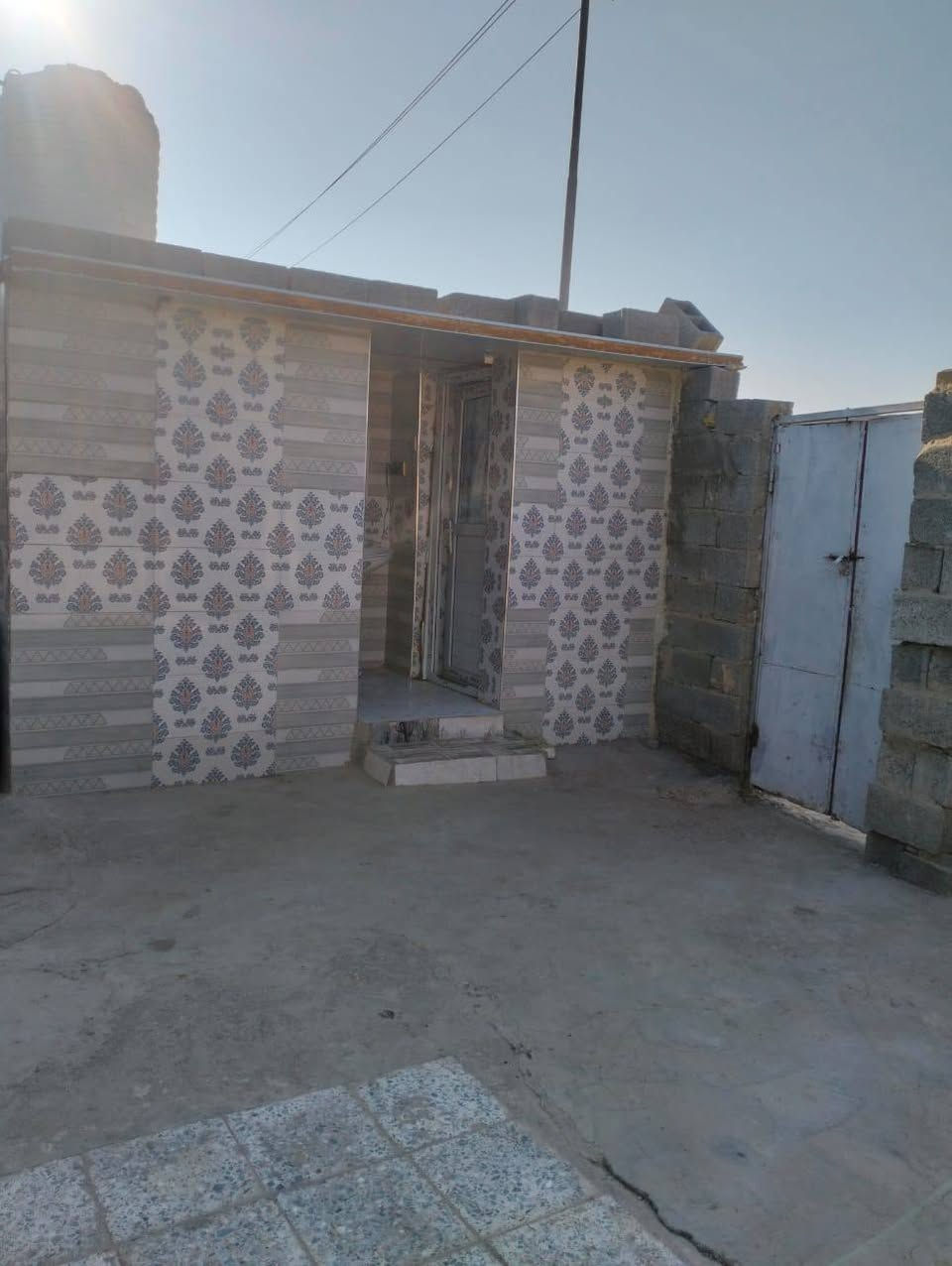 ياالله يوجد بيت زراعي للبيع مقابل مدرسة الخيرات يبعد عن الشارع العام مأتة متر  المساحه مئتين متر السعر يرجى الاتصال على الرقم التالي ***********
