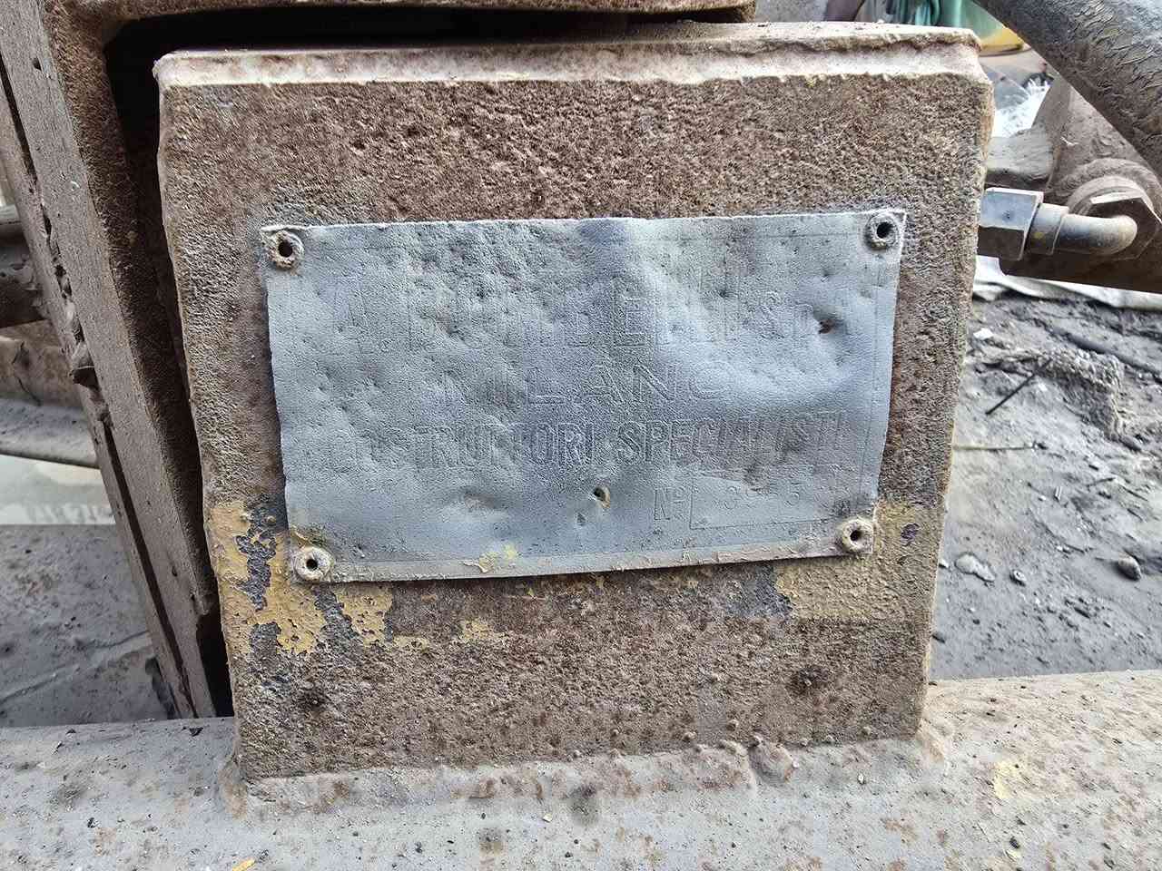 سلام عليكم سجين اوربي مال مكينه امامي
للبيع سجين متحرك 4 جوانب  اوربي بساتم دهن  مال نيوهولند او فيات  يشتغل جميع المكاين 
                                 👈👈    *********** اتصل
