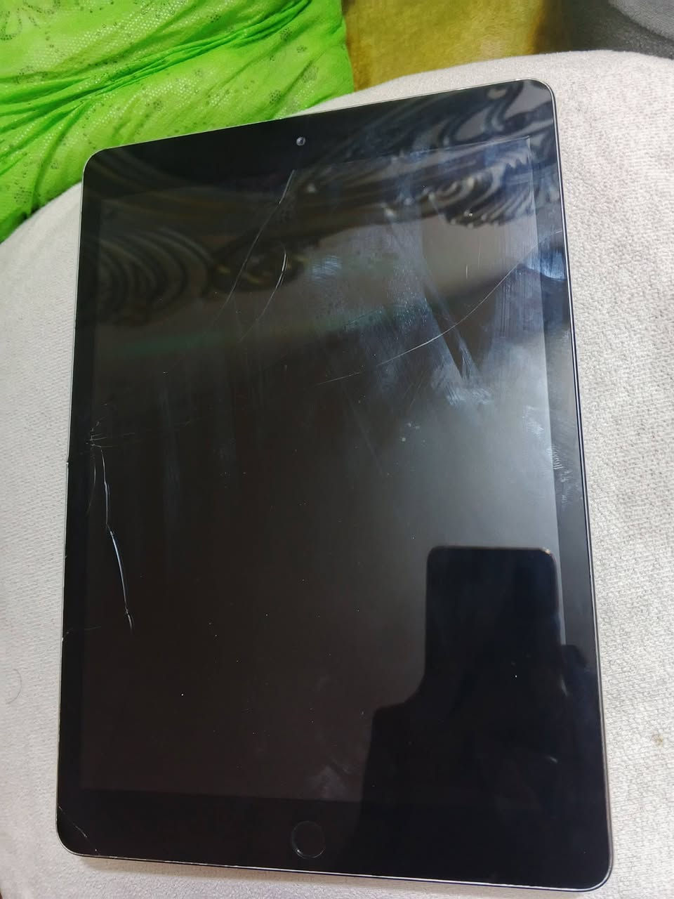 ايباد 8
الذاكرة الداخلية 128
ببجي 60 فريم فول سلاسه
تجي او تلعب بي كيم اذا اشويه علك او كطع اترجعه 
او بي فطر بل كلاسه او تدبدل اب 25  اخوان بل كلاسه مو شاشه تمام 
السعر 170 او بي مجال 
مكاني بغداد الزعفرانيه
***********
