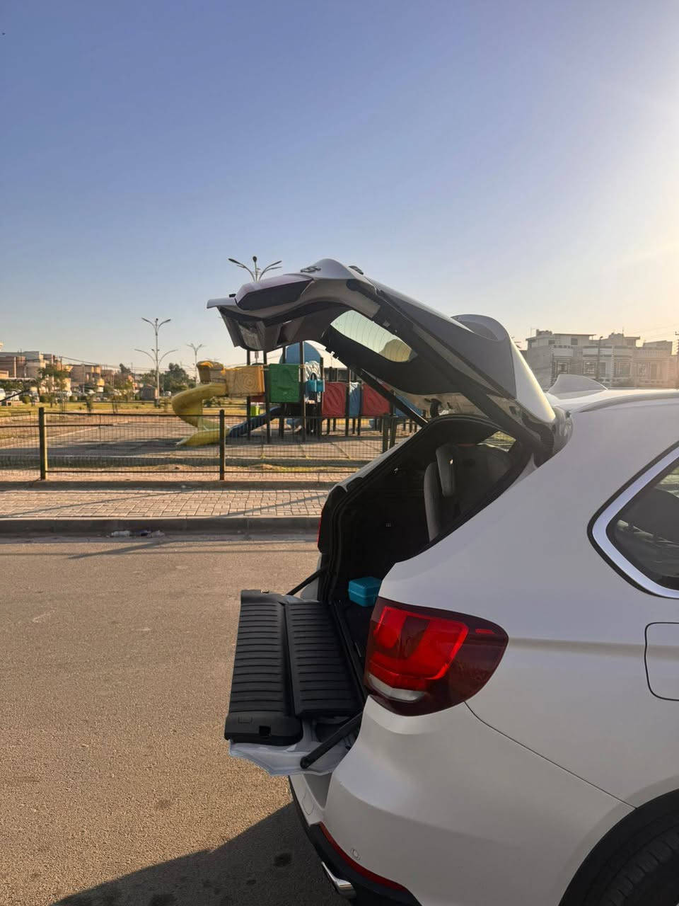 السلام عليكم
سيارة BMW X5 موديل 2016 وكالة العروش.
خالية من أي مشاكل وجميع الصيانة والتصليح في الوكالة
السيارة بدون صبغ, فقط دعاميات 7 راكب مفاتيح عدد2بدون ضرر والسيارة مغلفة كلها PPF طافي ضمان 10 سنوات.
رقم أربيل الحديث وجاهزة للتحويل بأسم المشتري.
مكان السيارة بغداد \ العرصات 
السعر: 23,500$ دولار
للاستفسار ***********
