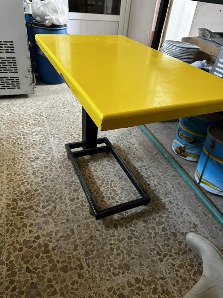 ميز عدد ١٠ للبيع الهيكل حديد والسطح خشب مغلف hdf مطابخ السعر ٣٠ الف للقطعه
معلومات اكثر ***********
