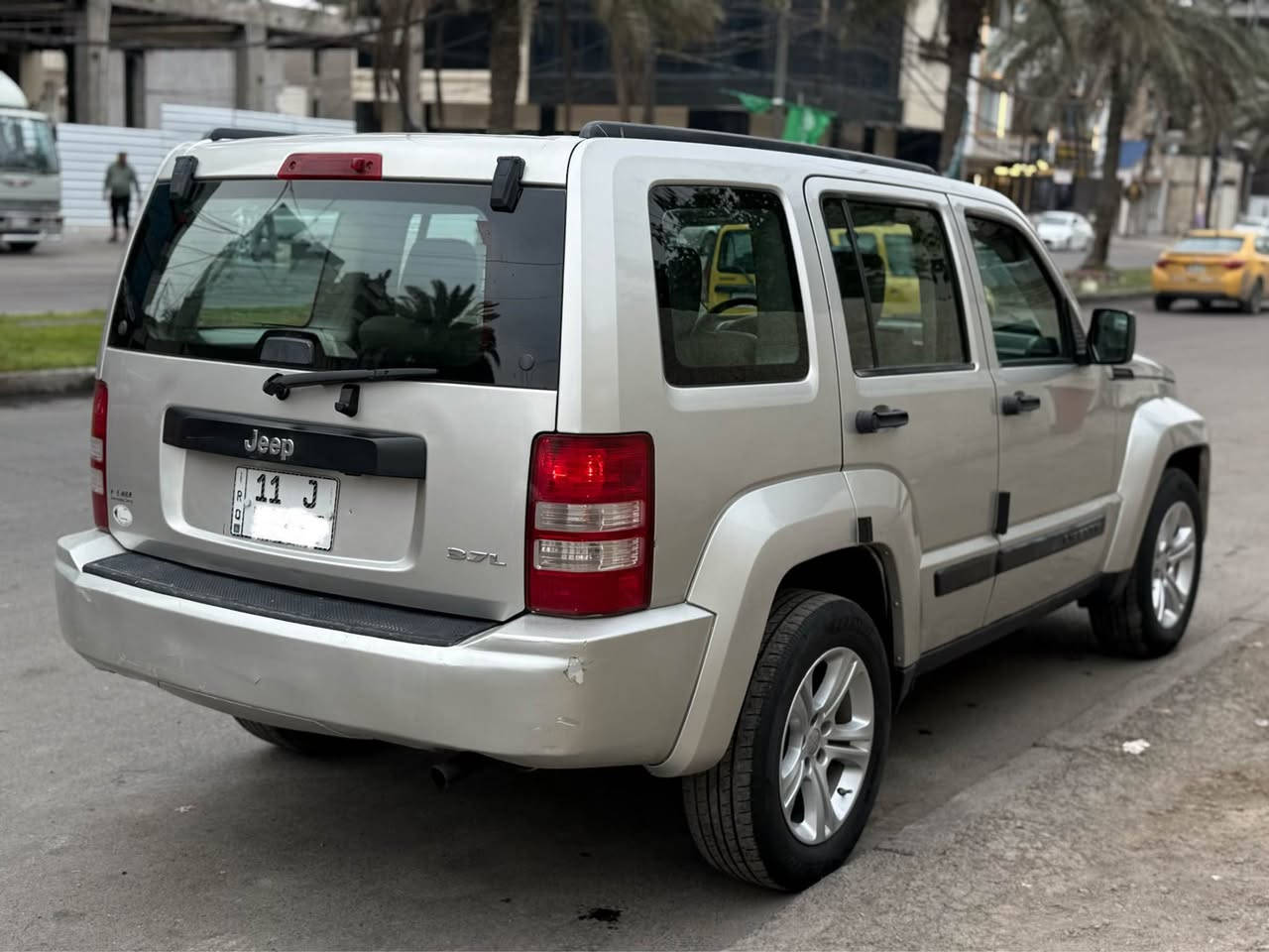 سلام عليكم
جيب لبرتي موديل ٢٠٠٨ محرك ٣٧٠٠ رقم بغداد الدولي الجديد باسمي
هزه و سنوية و رقم كله جديد يعني كبل تحول باسمك
ماشية ١٧٠ الف حقيقي / داخل عسلي 
ونصبتها كلش حلوه السيارة بيها فقط بنيد مصبوغ بدون دواخل بدون تبديل ايرباكات كلها سليمه
تخم تاير / باتري جديد
السياره تمشي وامورها تمام بس انطيك محرك كايم يعني يراد تبديل المكينه فقط
مكان السيارة بغداد
السعر المطلوب 76 ورقة
*********** بغداد, العراق
