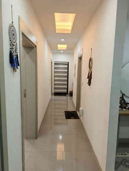 شقة مؤثثة بالكامل للبيع في مجمع النسيم ستي حي الجهاد.. مساحة ١٤٠ متر غرفتين نوم وصالة..الموقع مميز..جاهزة للسكن أو الإستثمار بشكل مباشر..الأثاث حديث و إستخدامه جدا قليل..الشقة مجهزة بتدفئة و تبريد مركزي انفيرترVRF..للتواصل والاستفسار *********** 
متوفر واتس اب أيضا..
