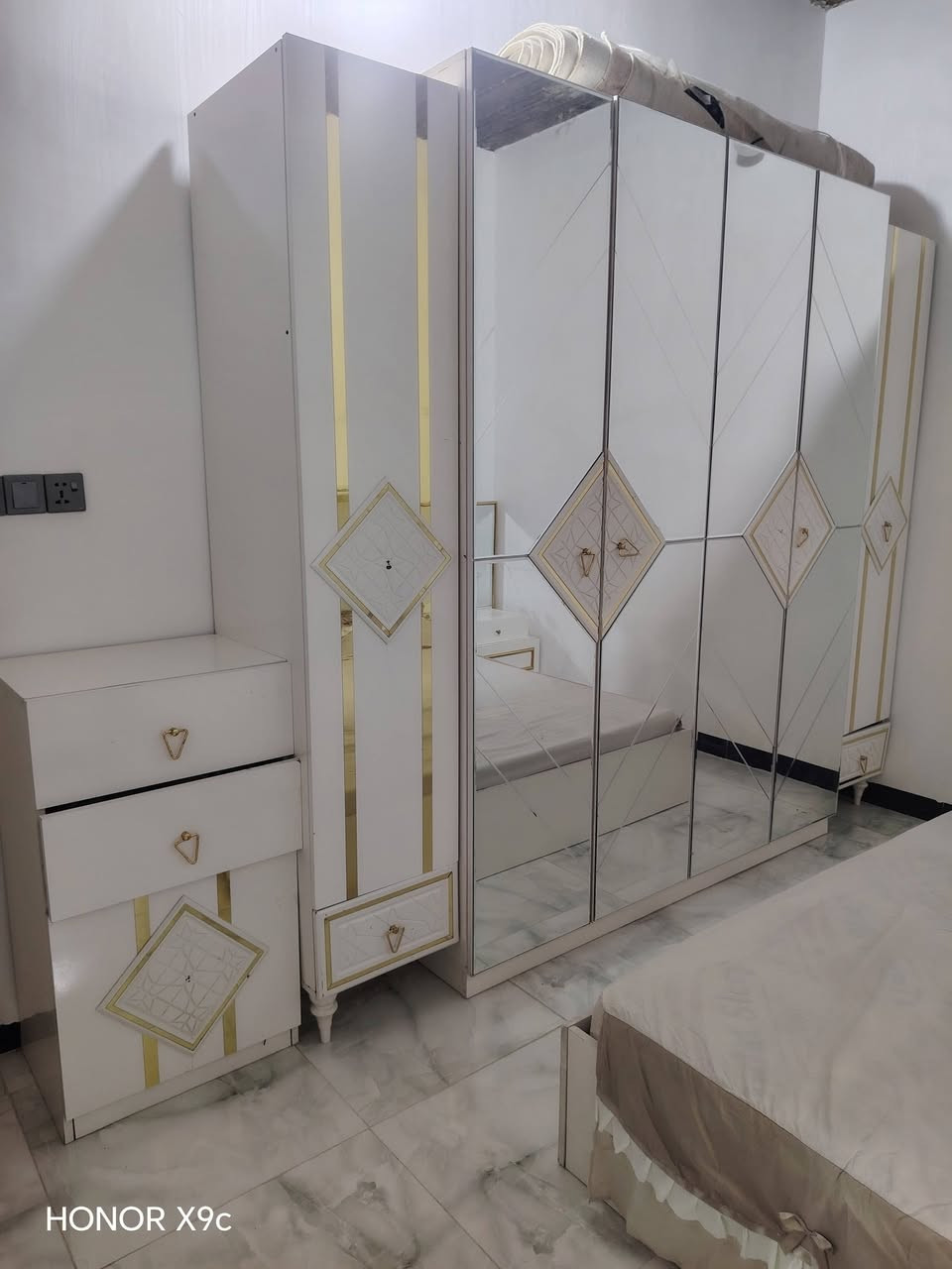 غرفه نوم للبيع نضيفه كلش مكاني كربلاء سعر 400 بيع مستعجل
***********
