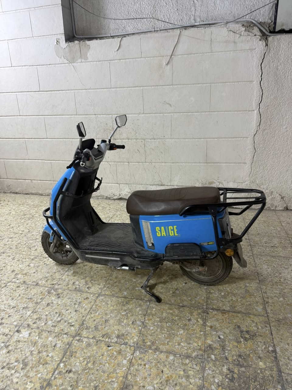 سلام عليكم دراجة شحن نوع سايج N80
ست بطاريات الفين ملف نحاس

تمشي سرعة ٩٠ حقيقي وتتحمل وزن ٣ اشخاص 

وتشغيل بصمة عن بعد وبيهة نظام انذار

وبريكات خلفي امامي وبيهة تلاث نمر 

للاستفسار رقمي ***********

ست حبات بطارية
 
ومدرعة ب درع يحمي الگشر مالتهة من الوكعة او تشخط
وتكفيك بالشحنه الوحدة وتوديك لمسافات والدراجة نظيفة ومرتبة من شركة SAIGE المعروفة وتتحمل لو شما تسويلهة
