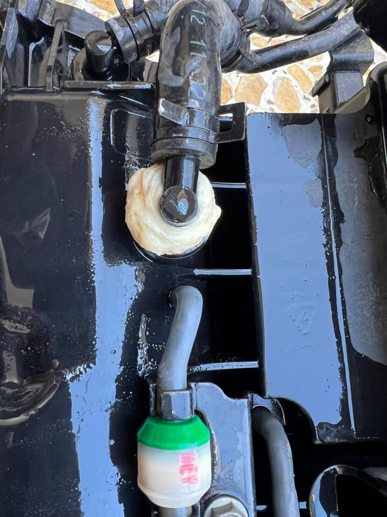 السلام عليكم 
***********
دكشن بارد وطاحونة عدد 2 محرك 2400 GDI للسيارات الكورية (اوبتما،سوناتا،سبورتج،سورنتو) من موديل 2011 الى 2015  شغال وعلى الفحص مع حساس ماب سنسر
بي لحيم بمكان صغير موضح بالصور 
الطاحونات ابيعهن فحم 
السعر الكلي 45 الف مع التوصيل بغداد, العراق
