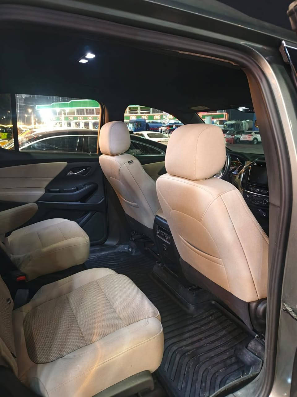 للبيع ترافلس LT كشنات منفصل 
الحادث: بنيد وجاملغ مبدلات
——————————————-
♦️الـــــســعـــــر:-  230$ 
♦️نــوع الــمـركـبة:- شوفر ليت ترافلز
♦️الـــــمــوديــــل:-2023
♦️حــجـم الـمـحرك:-3.600  ستة سلندر
♦️الــــعـــــــــداد:31 الف
♦️الـــــــوحـــــــة:- مرقمه بصره 
 —————————————
🏅الــمــواصـــفـــات 👇
شاشة كبيرة + قاصة 
-كشنات كهربائية
تدفئه كشنات
كشنات الخلفية منفصل ViP
-تبريد 3 قطع
بصمة تشغيل 
-خمس بصمات أبواب
-تشغيل عن بعد
-جنطة كهربائية 
-لايت زنون
-أشاير بلمري
 

-اشاير بلمري

______////////_______
***********
