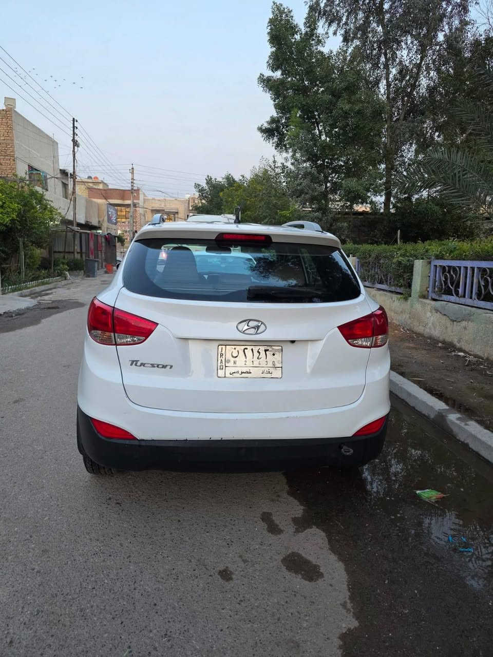 توسان ٢٠١٦
خليجي 
بدون صبغ 
بيهة بارد بين الباب والهلال الي خلف السائق ورصعة صغيرة بوجه القمارة
السيارة بدون نواقص كير محرك تبريد
١٦٠ وبيهة مجال 
***********
