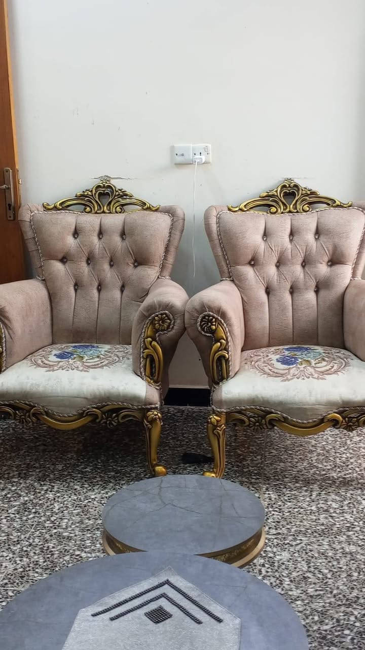 تخم للبيع مصري سعر 750 وبي مجال المكان بغداد 10 مقعد واذا اكو مراوس عادي  *********** لن جبير عل ستقبال ماتي اريد انعم
