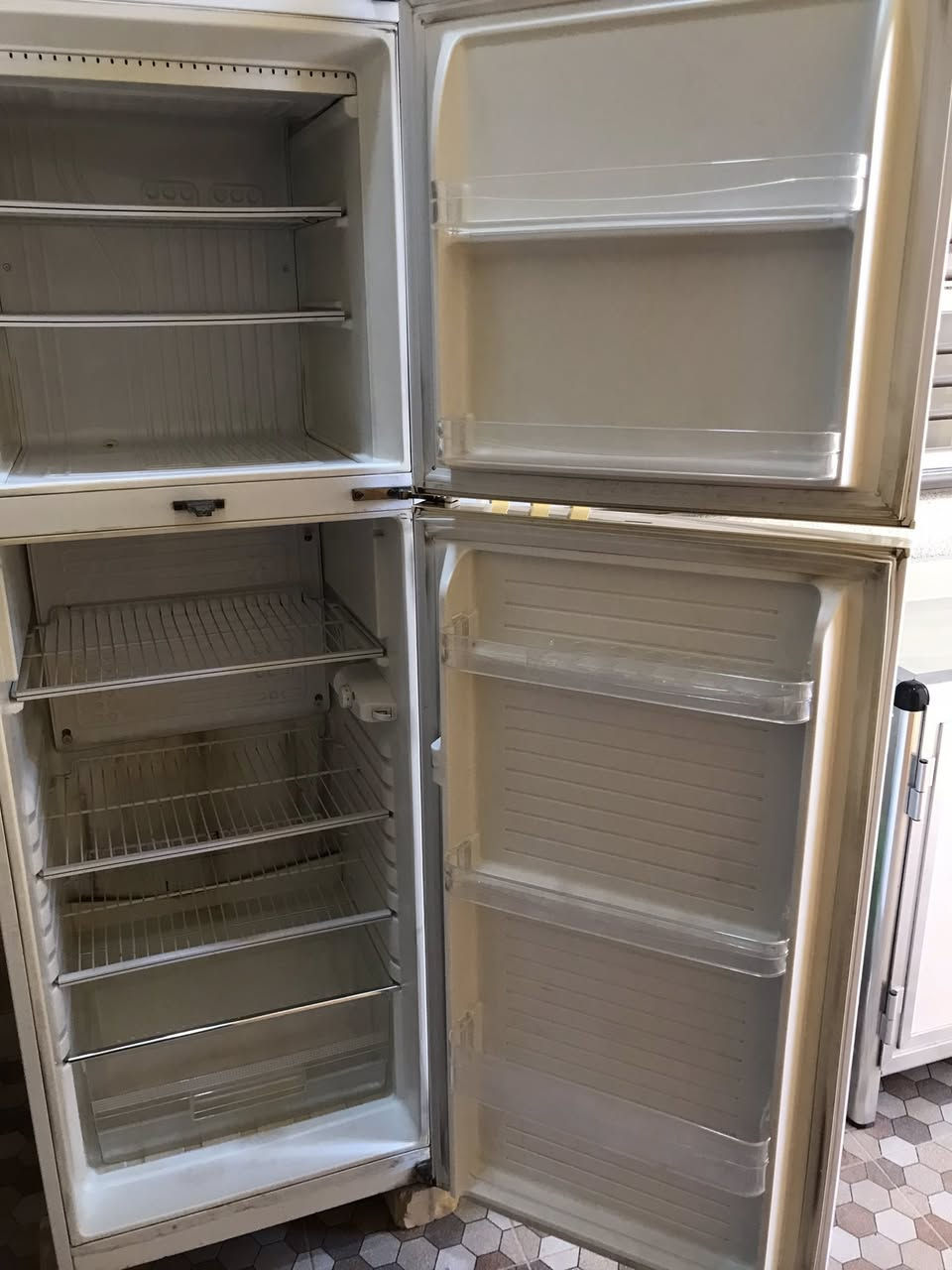 ثلاجة سامكس حالتها التشغيلية ممتازة ماطور اصلي السعر ٤٠٠ الف وبيها مجال المكان الحلة


**إذا كنت صاحب هذا الإعلان وتريد حذفه لأي سبب، رجاءا أرسل رسالة إلى الدعم الفني**