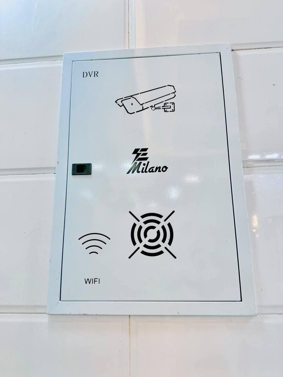 السلام عليكم
دار 200متر طابقين سند مجمع بيتي الثاني قريب شارع المجمعات بناء جديد درجه أوله بناء هندسي
يحتوي غرف نوم 6 واستقبال ومطبخ وحمام 2
صالتين سقوف جبسن بورد بديل خشب وجهه
منظومات كاميرات ماسسه كامله نضام ماء بطاريه شغل مرتب منضومت انترنت كهرباء دفن بوري تسليك كله أوله الفنار السعودي كله الطابقين نزالات حداديه تسكام البيت كله الواح هندي بناء مال جناي متعوب عليه 
الاستفسار خاص ***********
