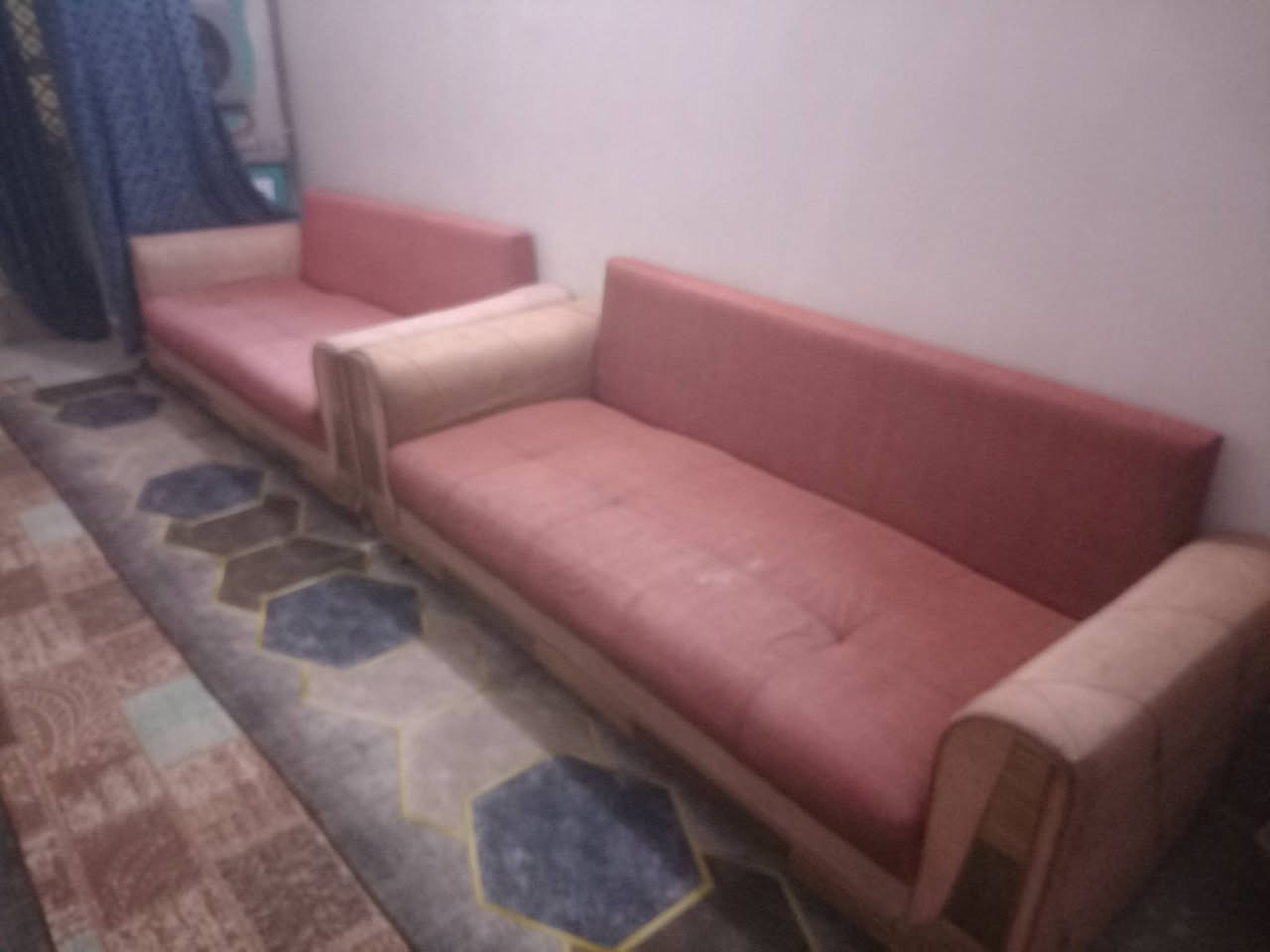 متاح تخم ١٠.مقاعد ثكيل المقعد ٧٠ سم
.
بغداد بوب الشام
***********
