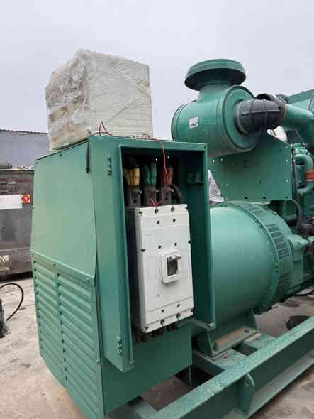 #للبيع_مولدةCummins650KVA

كمنز (6) سرندر امريكي 🇺🇸اصلي مستعمل استيراد اوربي
حجم (K19)  / (6) وربع انجكتر زيتي 
سوبر / انتر كولر / اويل كلر 

  
توليد استانفورد انكليزي 🇬🇧 المنشا نحاس 100‎%‎
السعة (650kva) & (1500A) امبير صافي (3) فيز

موديل حديث (2017) 
ساعات العمل (1000) ساعة حقيقي
نسبة نضافة المولد ‎%‎95

 

لوحة التشغيل DSE برودكشن ديجيتال تشغيل واطفاء ذاتي اوتوماتيك بنظام سستم حماية المحرك بلكامل

 
       ضمان لمدة سنة كاملة بالمحرك وراس التوليد استندر   
            كفالة عامة بمحرك بدون بخار وصرف ودخان 
      شرط الضمان والفحص والحمل الموقعي لمدة (3) ايام

     💲السعر تواصل على بريد صفحة او اتصال على رقم 💲
              يوجد توصيل لكافة المحافضات العراقية  

              مع كافة الخدمات مجانا مقدمة عندة الشراء
                    زيت_ تخم فلاتر [ زيت .كاز .هواء ]
                      وتنصيب داخل كوردستان فقط

                     تتوفر  لدا شركة باور لتجارة العامة
                    لكافة المولدات الجديدة والمستعملة 
               صيانة عامة - قطع غيار عامة - زيوت وفلاتر
         عقود صيانة وادامة دورية - تنصيب وتشغيل مواقع 

للأستفسار اكثر على بريد الصفحة او اتصال على ارقام التالية 

*********** ☎️ مدير شركة باور مهندس ياسر / واتساب

🌐 او زورنا في موقعنا اربيل شارع 100 الصناعة الجنوبية مقابل بوابة المعارض السيارات 
الفرع الثاني اربيل شارع 120 منطقة فرمان بارن شارع الكورنيش
