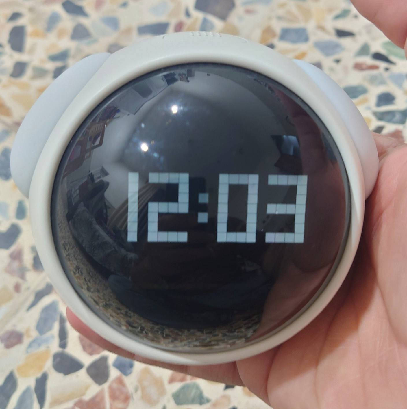 ساعة منبه Emoji Clock ⏲️
✅ المواصفات:
شاشة LED دائرية بتعابير وجه متحركة (Pixel Art)
◀️منبهان مستقلان قابلان للضبط
◀️5 نغمات منبه مختلفة
◀️إضاءة ليلية — تشتعل بالصوت أو اللمس
◀️عرض درجة الحرارة
◀️تنبيه كل ساعة مع تعبير كيوت على الشاشة
◀️وضع Snooze بالهز أو الصوت
السعر : 20 الف


**إذا كنت صاحب هذا الإعلان وتريد حذفه لأي سبب، رجاءا أرسل رسالة إلى الدعم الفني**