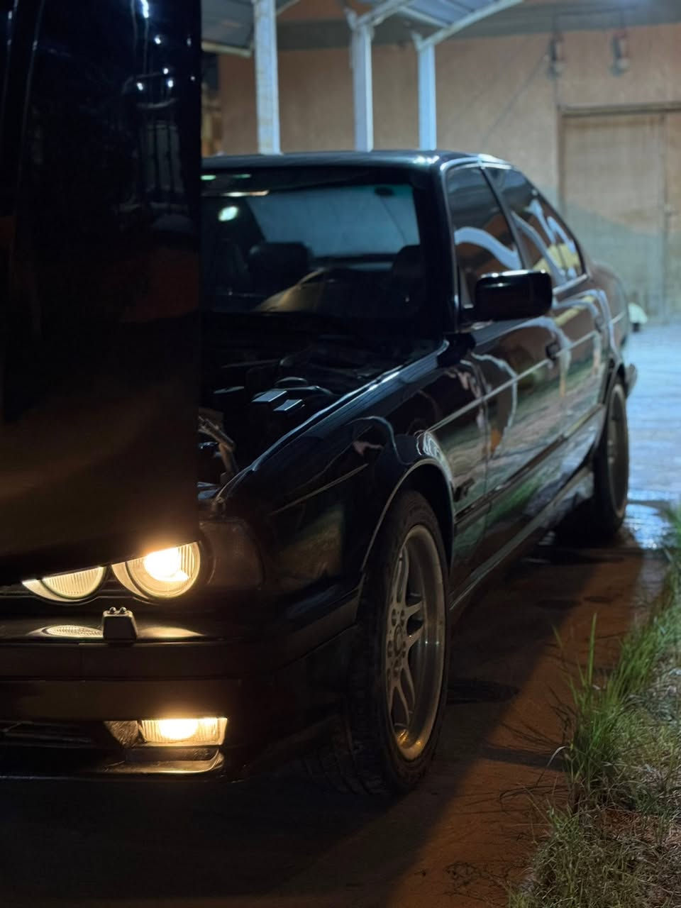 اخوتي الطيبين السلام عليكم 
سيارة bmw 525i اصل وفصل بليتة وسنوية 
- محرك 25 مسكر تك فانوس اصل
- كير اوتوماتيك
- موديل 1992
- فتحة سقف 
- صبغة جديده 
- داخل جلد اسود كشنات كارتير وصاج الغرفه كلش حلوه ونضافة 95٪
- منضومة تبريد جديدة 
- كت ام دعاميات ودوس 
- عليها سستم سماعات بدون دمام من مركز تيزاب 
- ويل كب ام 18 توسايز 
- سيارة كامله مابيها اي نقص 
- حدادية اماميه جديدة 100٪ 
- حدادية خلفيه 80٪ 
- زنون شمسي جديد
-رقم بغداد مداور ثاني يوم 
يعني السيارة مابيها نواقص ترايك وين ماتريد 
موقعي بابل حله مركز 
0781287898

السعر 77 بي مجال


**إذا كنت صاحب هذا الإعلان وتريد حذفه لأي سبب، رجاءا أرسل رسالة إلى الدعم الفني**