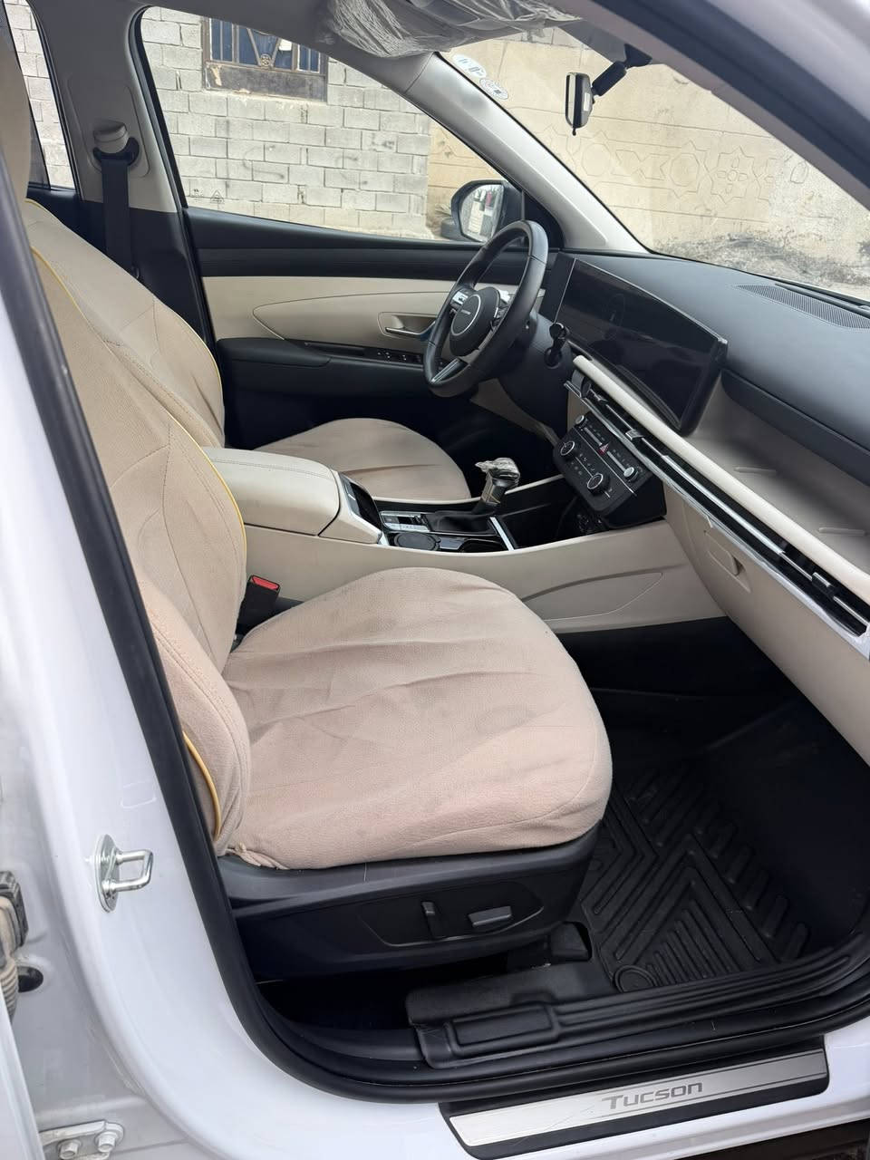 السلام وعليكم توسان موديل 2025  ماشيه 18 ألف سياره كفاله عامه ماعده رصعه صبعين. فول مواصفات ماعده الفتحه ويل 19 باب شفط كشنين كهربائي كشنات تدفيه تبريد رقم أربيل وكاله مجانيه  مآخذها من معرض لولوة الاعتماد  العنوان بصره زبير 
السعر 230  الهاتف ***********
