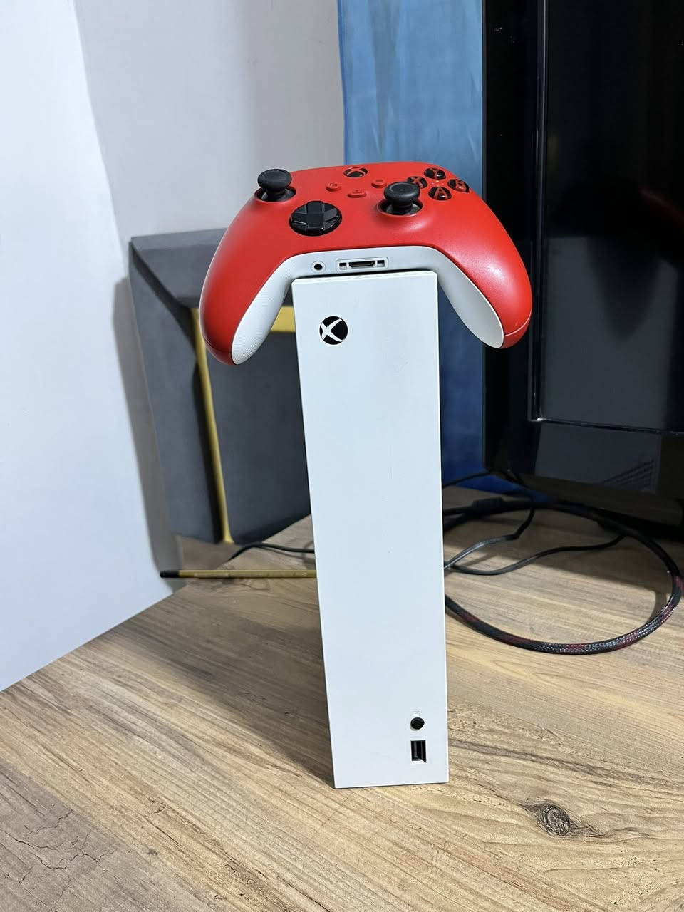 السلام عليكم للبيع xbox series sذاكره 512 الجهاز جديد مستخدم قليل بي حساب مشتري بي العاب بسعر 350الف وبي مجال بسيط للتواصل ***********
