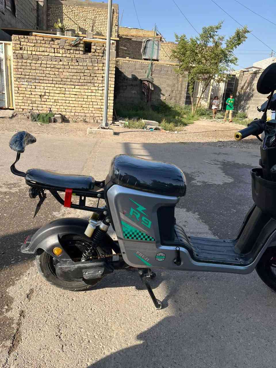السلام عليكم شباب دراجهR9مكفوله نضافه خارجي 80/100 بطاريات 5كامله نضيفة
العنوان بغداد ومدينه الصدر قرب ساحه وهران

االسعر 425او بيه مجال الطيبين او اني خادم

رقم :***********
