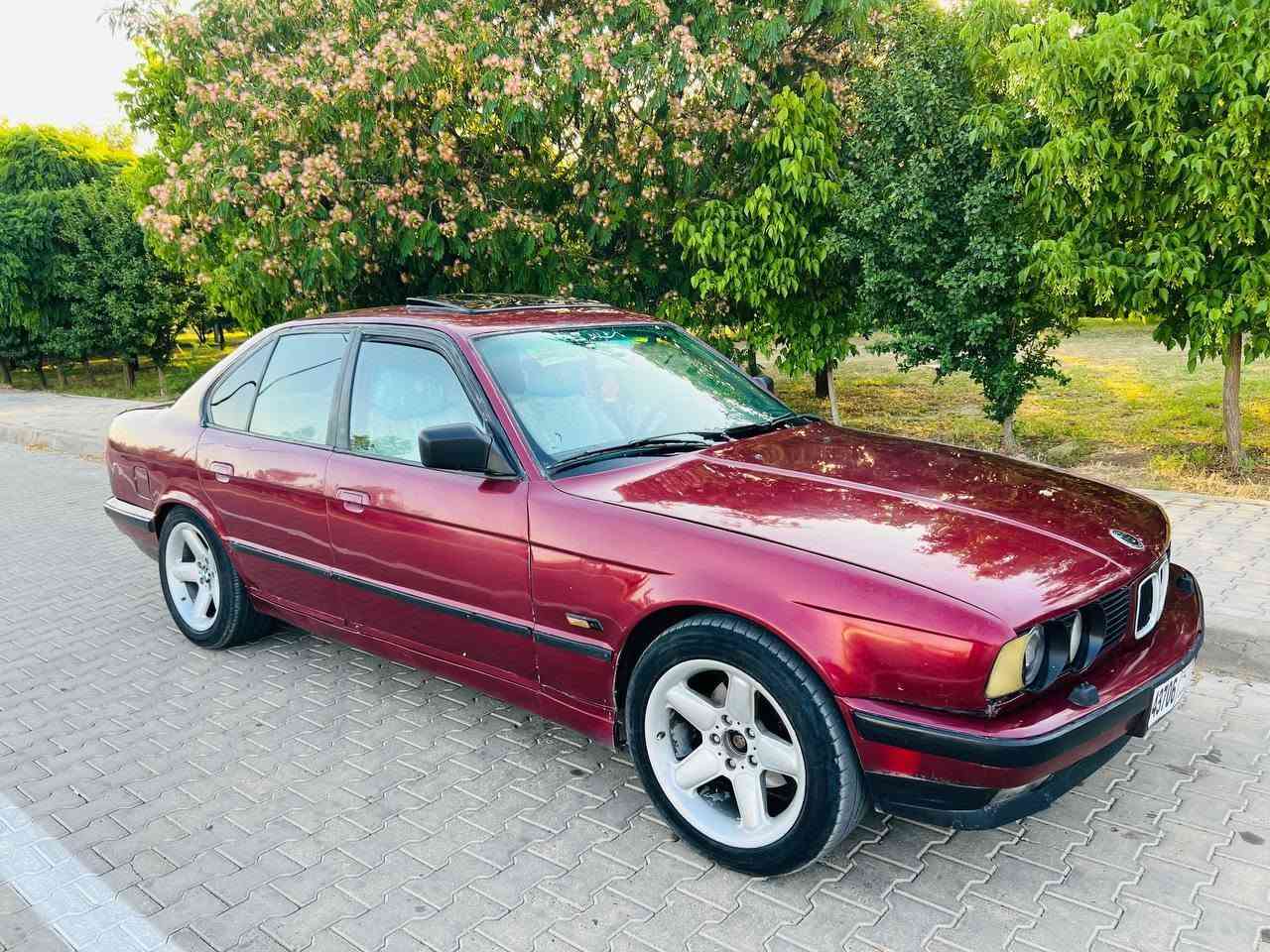 سەرەتا بەناوی خوا ماشاللە لەماڵی هەموو لایەک 
BMWبۆفڕۆشتن 
مۆدیل 1992 ئارم بلاستيكه به شه رتي ئارموو ئه وه ليات
موسو براوه ش به شه رت 
مکینە 525  كپس ديجيتال  گیڕ ئوتوماتيك    به شە رتی گیڕو مکینه هه لميشي نيه 
کاره باهی هه موو گياني ئيش دكات دووجام كاره باهيه قفل مه ركه زيه لايت زينونه گيچه كاني هه مووي ئيش دكات 
 چوار تايه و ويلي زور باشه
كامل ئه شيايي ته بريدي پيوه يه  بلام غازي تيا نيه 
 سياره كي تابليت توندوو توله  مالي دوسته  
نرخ ((29 گلا معامه له))
***********
***********
