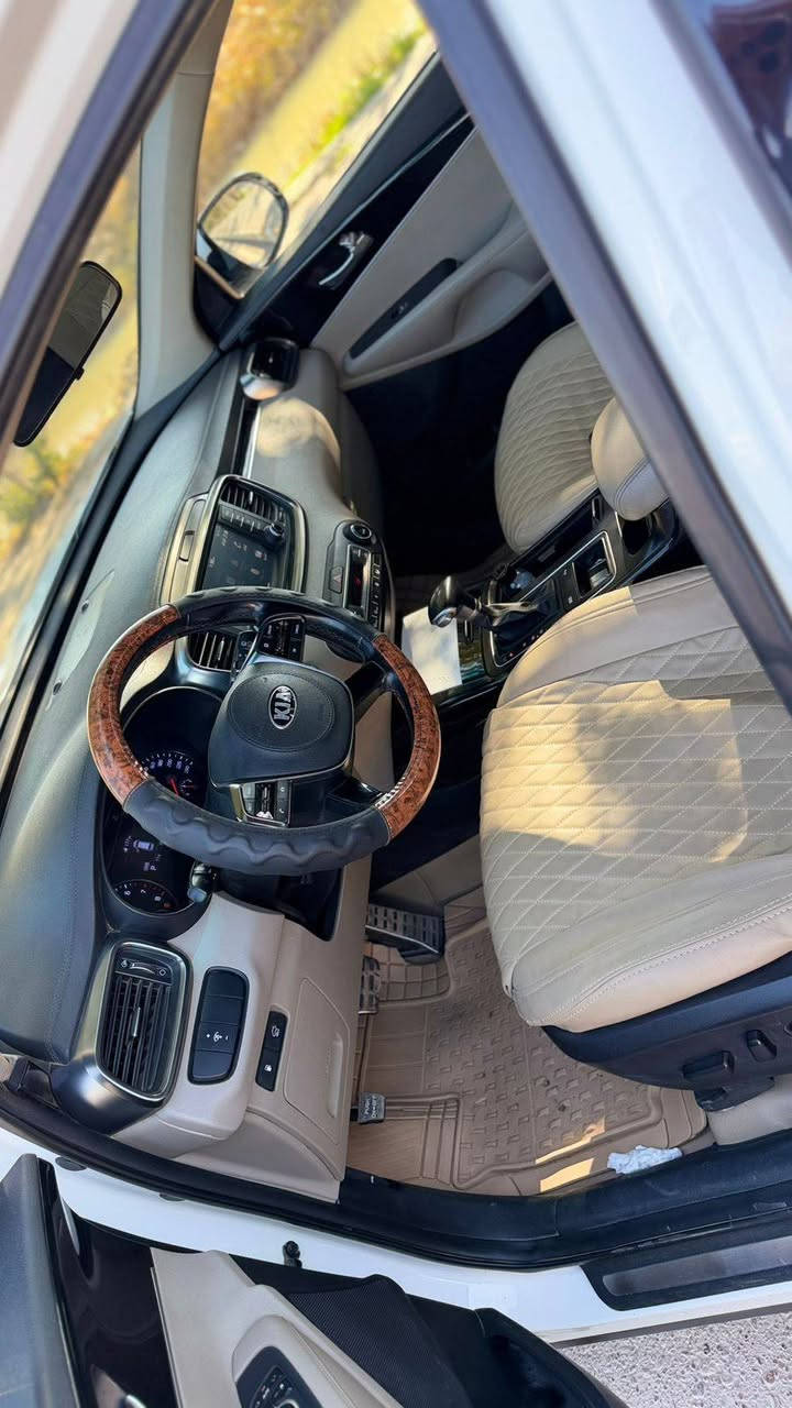 السلام عليكم
سورنتو 2020  خليجي 6 سليندر  ، 7 راكب خليجي مكفوله كفاله عامه
فول مواصفات عدى الفتحه
نظام ترحيب 
بصمه ابواب وتشغيل 
لايتات زينون 
 كشنين كهرباء  
كامرا خلفيه 
دبل حساس امامي خلفي
 فول تحكمات ستيرن 
بردات خلفيه 
٣ انظمه قيادهة
سايد بريك قدم 
صندوك كهرباء 
تبريد ٣ قطع 
وبقيه المواصفات معروفه
سيارة جديدة جاهزة من كل شي صدر جديد دسكات جديد نوزلات بلكات فيتم كله شركة جديد دهن وفلاتر كله جديد الزجاج عازل حراري سيارة جديدة شركة ماتصرف عليه دينار  ورقم الانكليزي الجديد وهزة جديدة ماشية 90الف كيلو السع 250 فيها مجال 
رقم الهاتف***********
