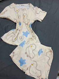 ملابس جملة • بنات محتاجات • مساعدة