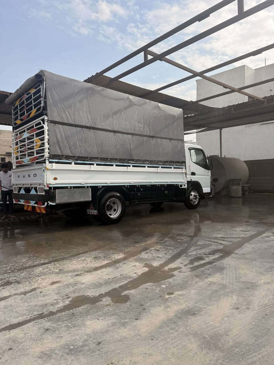 كنتر البيع 2026 ماشي 12الف.
جاهز محور تاير برجستون.  كامله ماعيزه كلشي 
بارد بصيط شبر ماشر عليه بلحمر. فقط رقم بغداد بسمي 
غيرها ماكو. 5تبديلات شرط دخل سونار  دهن سعر اتصل غير متواجد عل فيس 
      ***********
