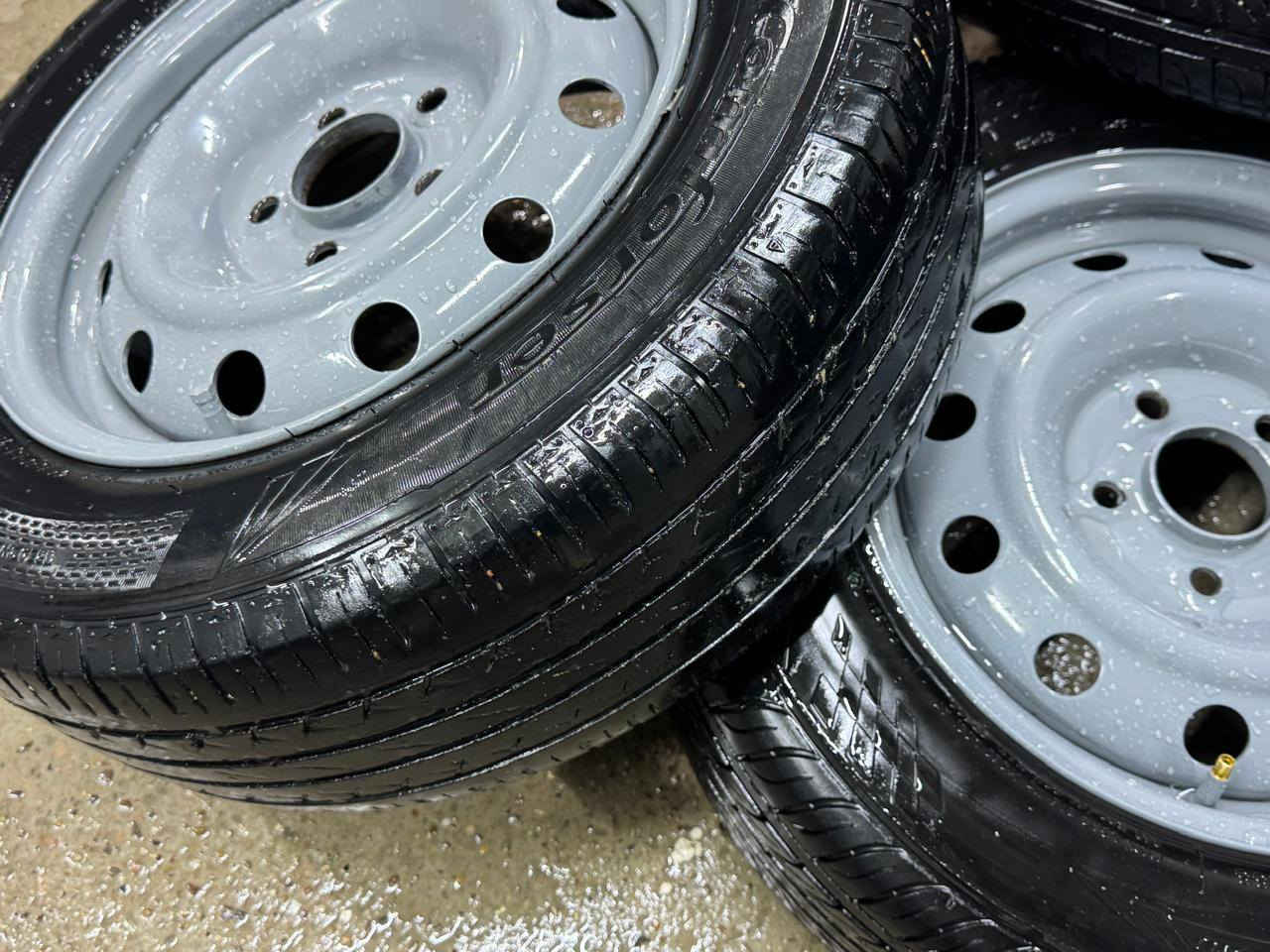 سلام عليكم تخم تايرهوه ويالته مصبوغ وكامل وتخم كبات تايرات بيهن ثنين جديد وثنين اخولجديد سعر250مكانه ديالي بعقوبه***********
