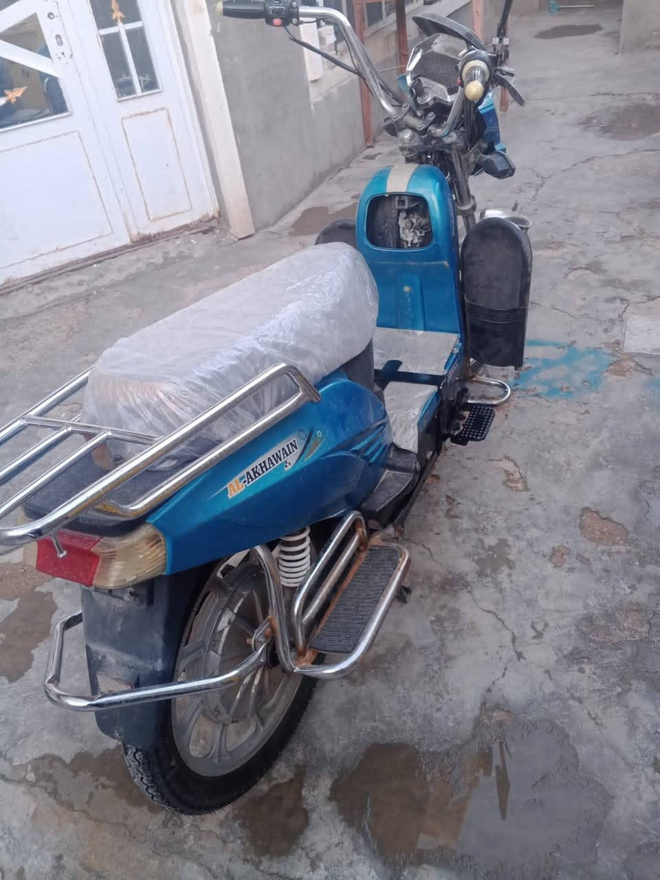 السلام عليكم ورحمه الله وبركاته
دراجه شحن للبيع نوع هارلي بدون بطاريات 
كشرهة زين بس يرادلهة ويل امامي وشويه نقوصات 
السعر 180 وبيهة مجال 
الهاتف *********** واتساب
