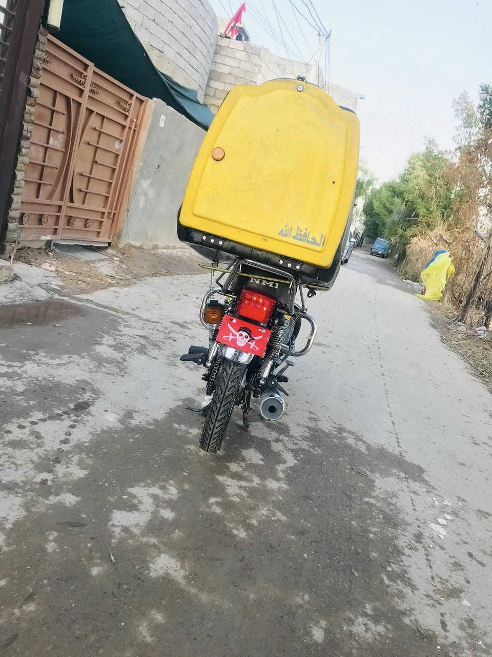 السلام عليكم دراجة نامه للبيع موديل ٢١ نقصه أوراق بس أكفلك سرقة وعشائر دراجة عوزه بس كوبلن خلفي مال تاير مبدل بيع ولفات بس مكينته ناعمه ونشطه وقويه معدل ١١٠ سعره ٤٥٠ وبيه مجال مكاني الدوره (الصندوك مو وياه ) 
*********** ما متواجد ع فيس بس ع خط والواتساب
