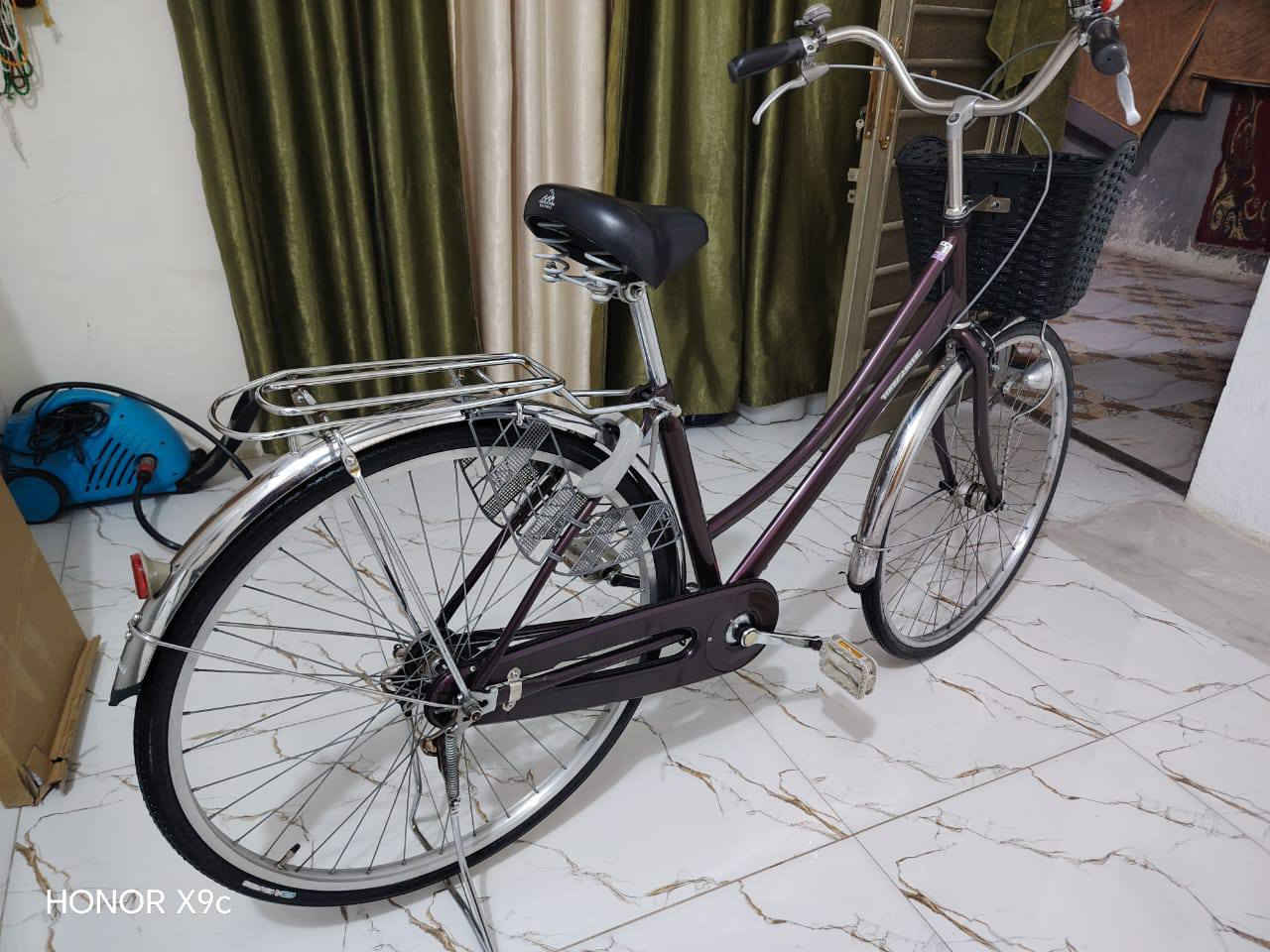 للبيع
بايسكل كلش نضيف 
مكلف بالنشر ***********
