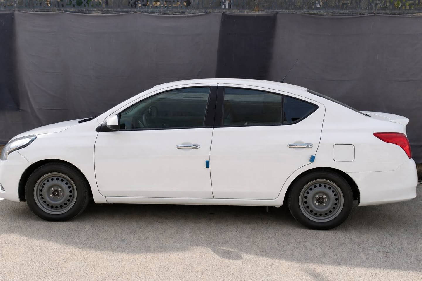 سيارة صني هندي 2022 بليته زرقاء بيضه سنويتها 2027 شهر 3 بيها تبديل بنيد طعجه بالباب.. تبريد حداده ممتازه عالفحص.. السعر 112 وبيها مجال تلفون واتساب موجود البصرة  ***********
