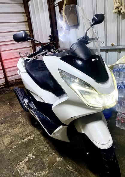 بي سي اكس (PCX) 
2018 ياباني جيل الثاني 
محرك 150 ccدراجة نظيفة بس كفرات بيه شخوط محرك مكفول 
بانزين محسن ودهن ليكي مولي وكالة
حساس ازدحام 
ستاند كهربائي
زوج تايرات جدد بالجيس 
محرك برغي ممفتوح 
ادامته كاملة دراجة متصرف عليه ربع 
مابيه اوراق  سعرها  15 
مكاني الكرادة 52
***********
