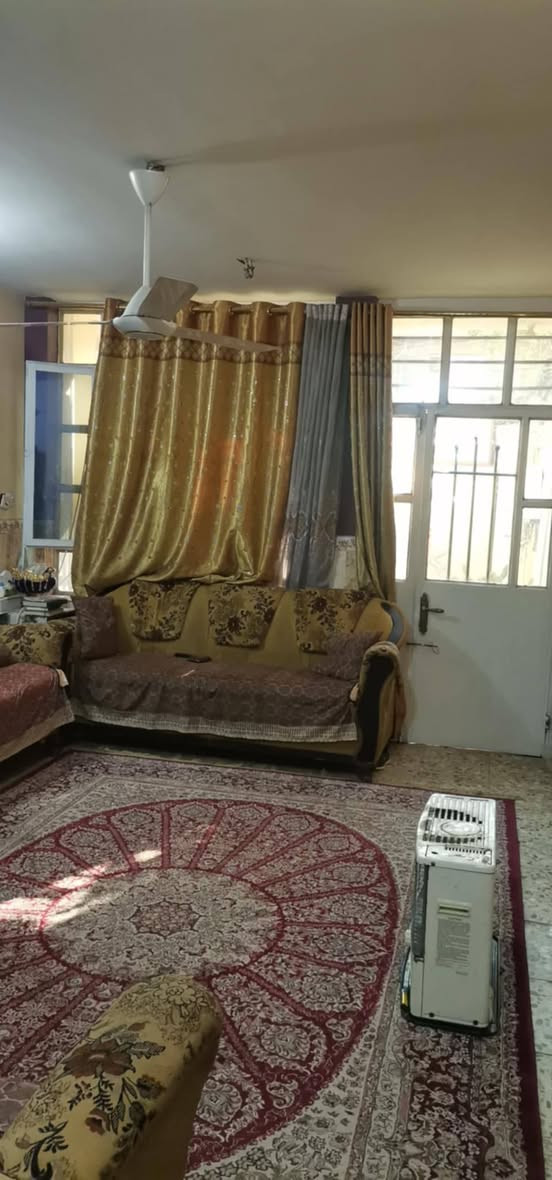 دار للبيع المساحة ٨٠م واجهة ٤ م و نزال ٢٠ م طابقين  في الغزالية شارع المشجر السعر يتمون البيت من طرمة و صحيات خارجية و صالة و حولي و مطبخ كبير و منور و صحيات داخلية و الطابق الثاني غرفتين نوم و صحيات و بيتونة و سطح  ١٩٨ مليون وبي مجال للتواصل على الرقم *********** الرقم  بي واتساب
