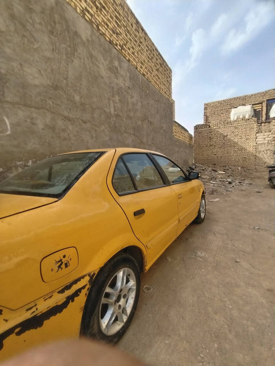 سلام عليكم سمند سورن للبيع 
سياره كلش نظيفه مكينه وكير جدد تبريد ثلج سياره ابيع كوم حديد هيئه وغرامات مصفره سعره23  رجاء رجاء رجاء مو شراي لا يتصل راعيه موجود بلعماره مكاني بالعمارة  رقم الهاتف ***********
