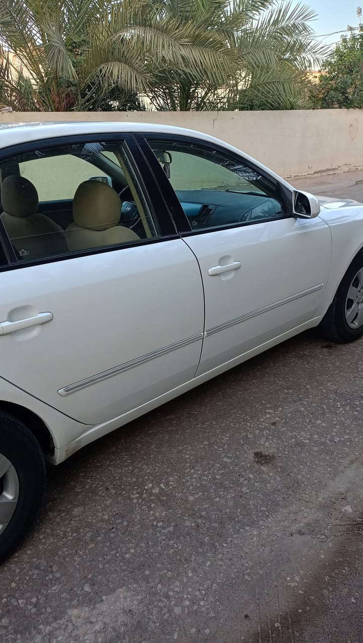 السلام عليكم للبيع سوناتا 2009 وارد امريكي فقط جاملغ خلفي بيه صبغ سياره جديده مكينه تبديل قبل سبوع سياره كلش نظيفه وصدر وتبريد جديد ماشيه 195 الف سعر 123 ورقه رقم مبايل ***********
