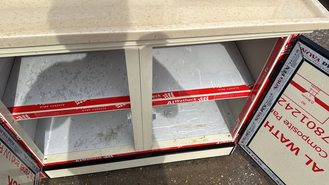 كاونتر مترين ونص وسنك مرمر كاونتر مرمر مبطن وجهين بوري صيني وليس يراني مكان بصره موجود توصيل مجاني داخل ابصره *********** ليريد ستبادل عادي كاونتر مستعمل قليل كلش
