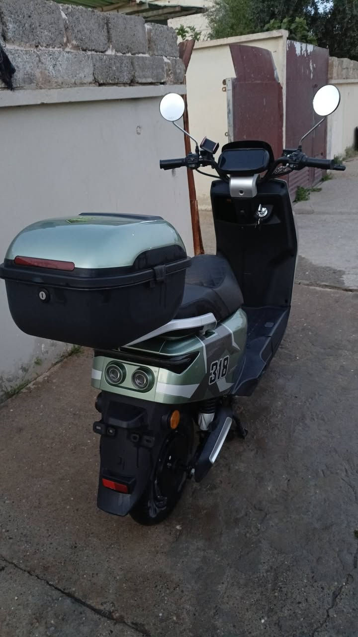 من رخصة الجميع 👋🏻👋🏻🛵🛵
السلام عليكم 👋🏻👋🏻 

دراجه شحن (318 sport)

كلش نضيفه بعدها على وضع الشركه 

دراجه كلش حلوه مابيه نقص شي 

كل كهربائياته عل وضع الشركه 

ماشيه 1493 km

بطارياته زينه 

72 volt 

24AH

310 Watt قدرة الشاحنه

220AC فولتيت الشاحنه

6 battery

ملف 2000

ملاحظه (يحتوي على تثبيت السرعه + يحتوي على نمرة R +اربع سرع )

دراجه نفس ما بل صور واحلى من هيج 

الي يحب يتواصل وياي ويدلل 

السعر 900 وبيه مجال 

الجديد ماله تعرفون سعره ميحتاج احجي عنه 

للاستفسار الاتصال على الرقم التالي 

*********** 

عنوان صلاح الدين بيجي
